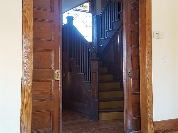 5th image of 31 Pearl St #1
