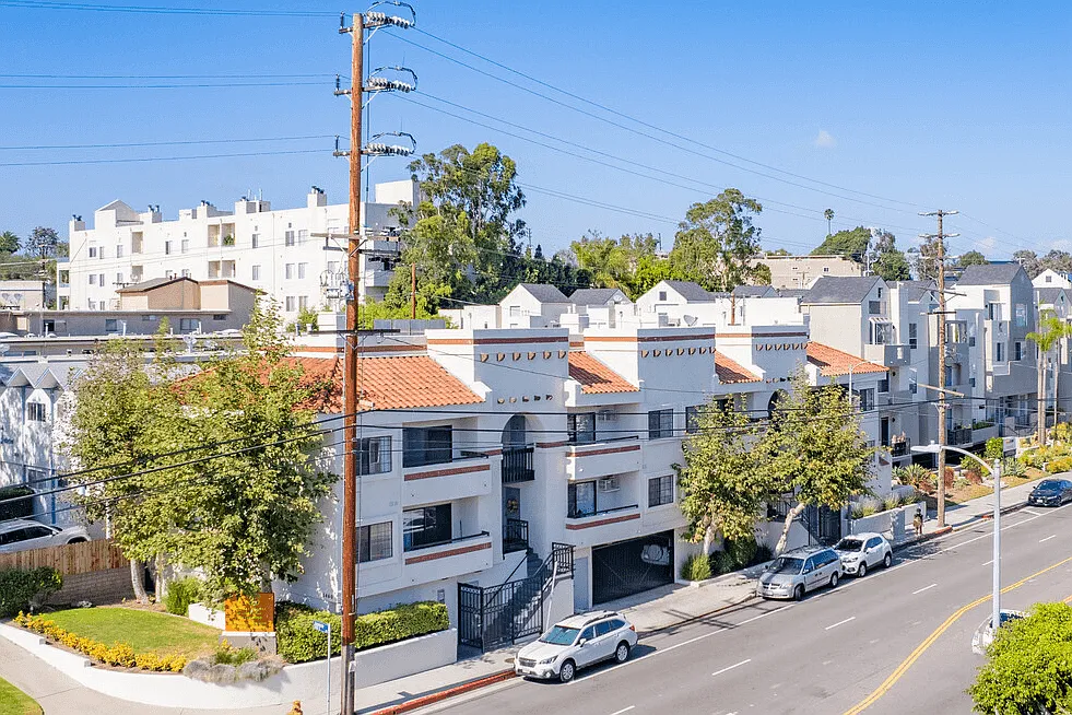 Lido Apartments - 3460 Jasmine Avenue — Photo 1