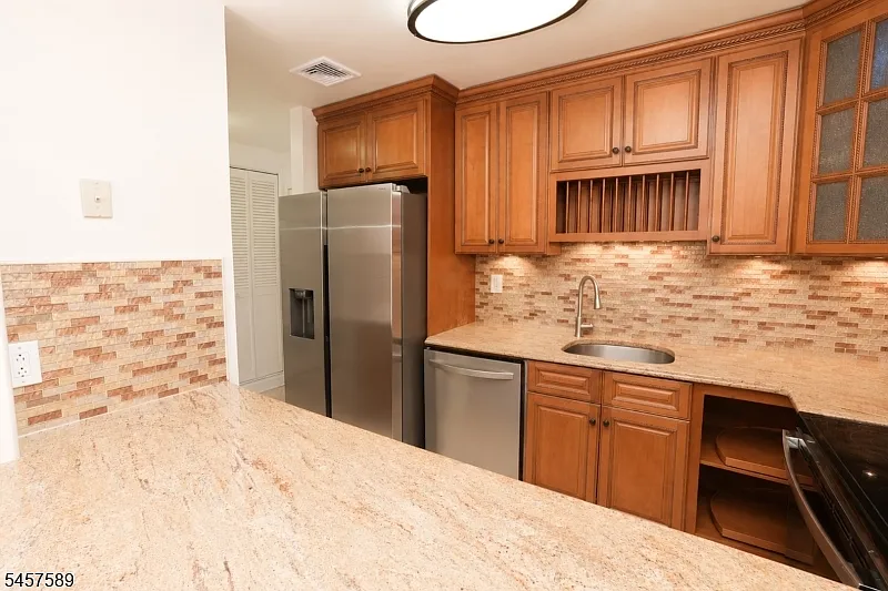 2 bed, 2.0 bath, $2,800 — Photo 4