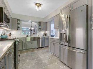 2 Crofton Ct, Lambertville, NJ 08530