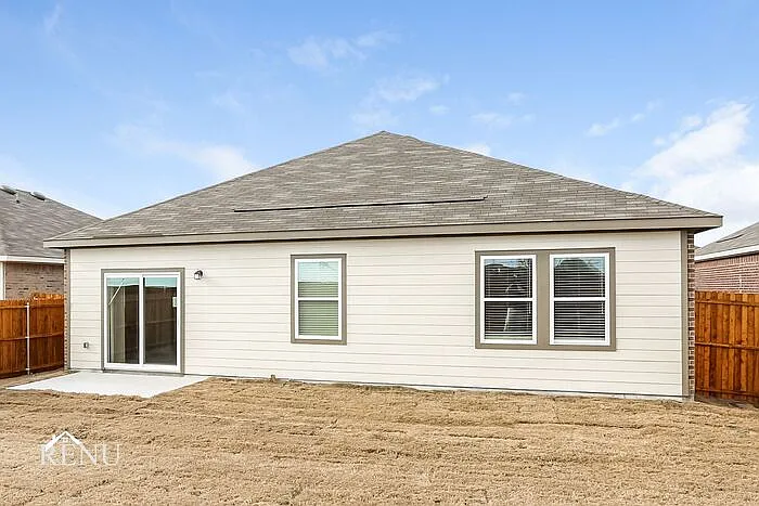 3 bed, 2.0 bath, 1636 sqft, $2,100 — Photo 3