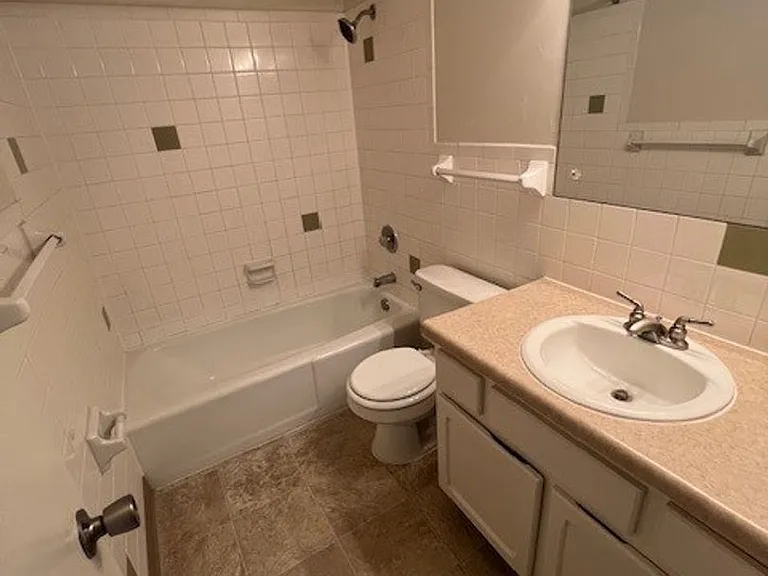 Citadel Apartments — Photo 40