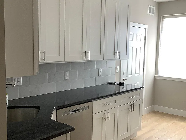 2111 W Seybert St #A — Photo 5