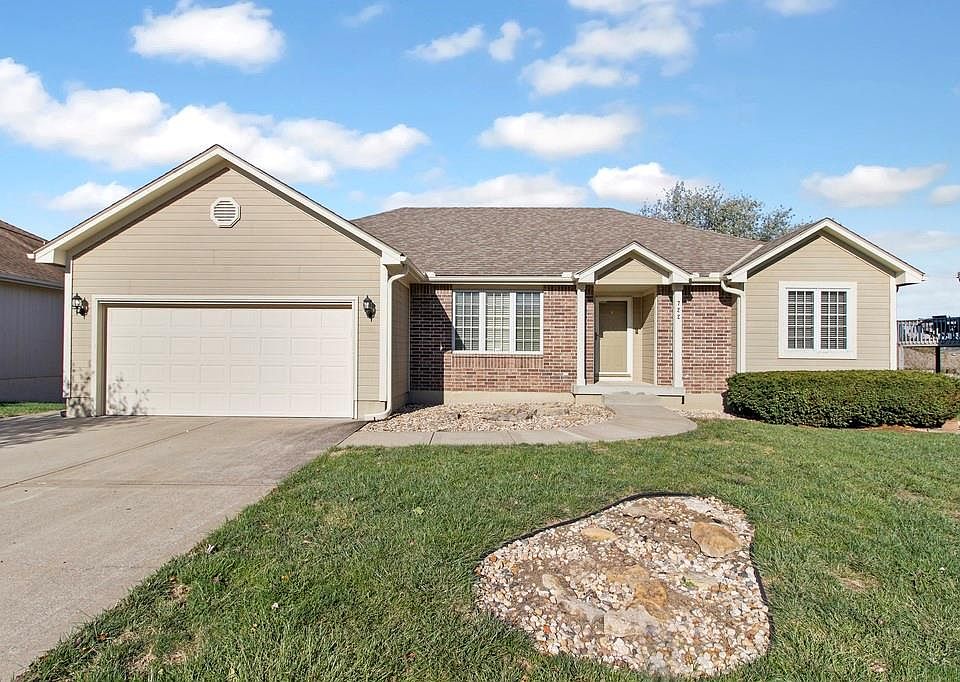 1st image of 722 SW Ginger Hill Dr