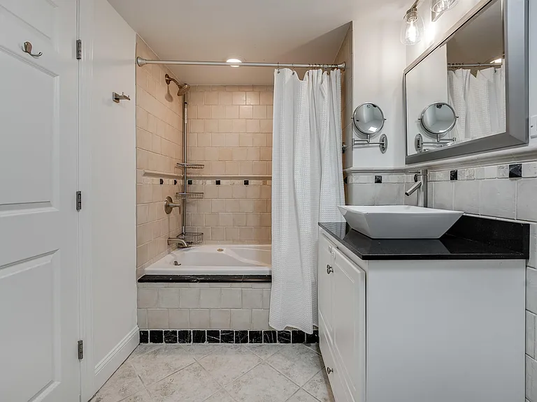 829 Washington St #5 — Photo 25