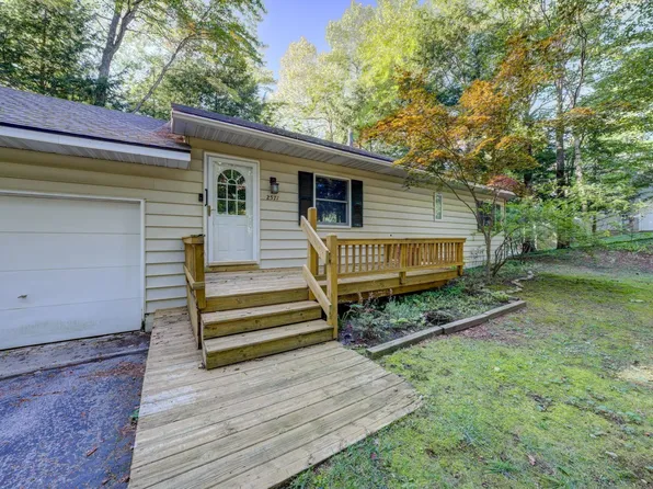 2571 Twin Bay Dr, Traverse City, MI 49696