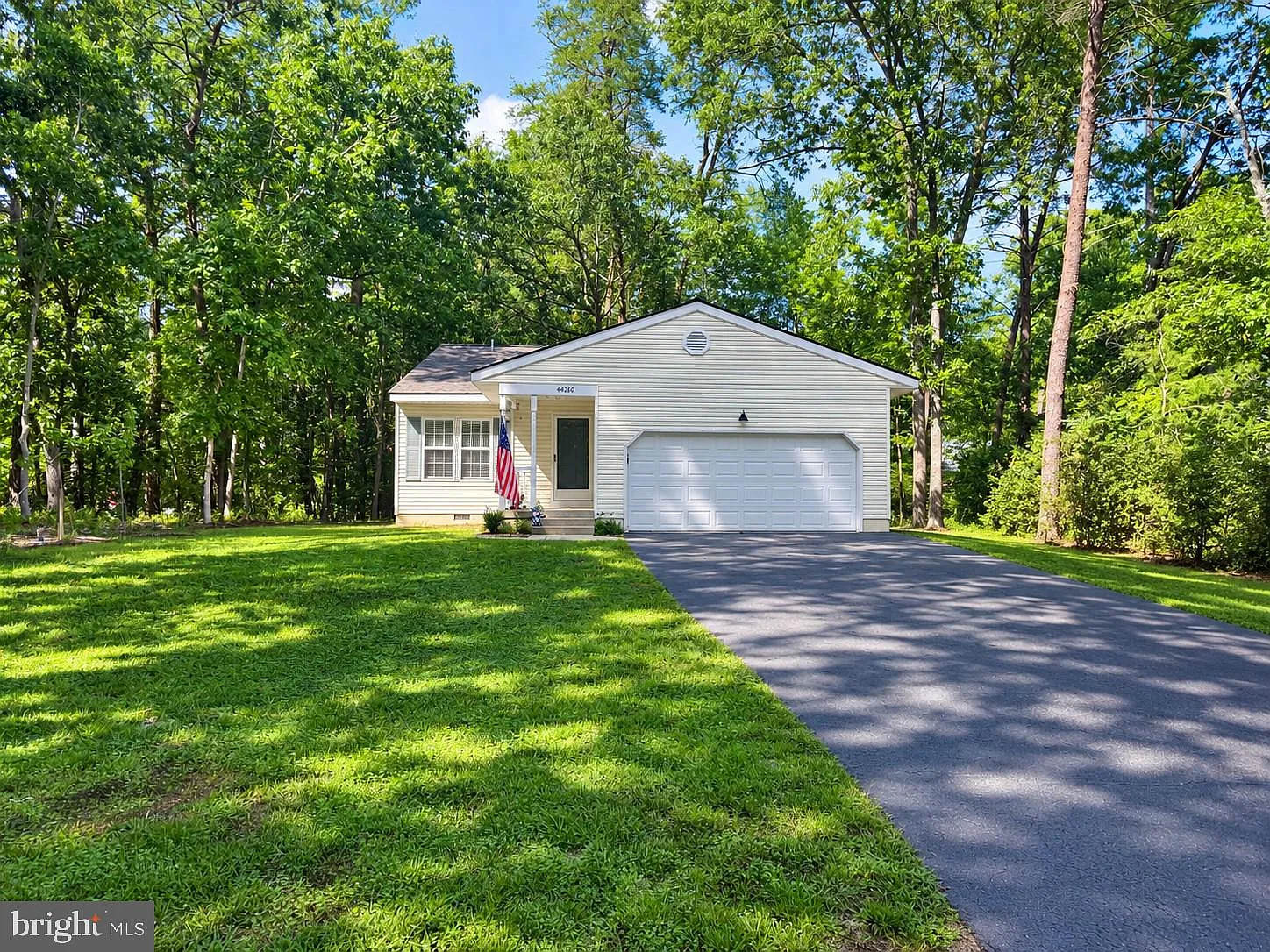 3 bed, 2.0 bath, 1327 sqft, $2,390 — Photo 1