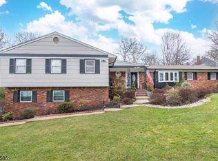 3 Robin Hill Rd, North Caldwell, NJ 07006