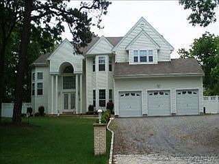 5th image of 24 Hollow Ln
