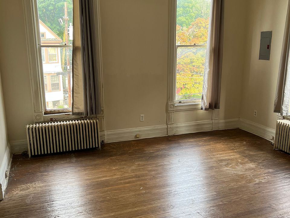 1st image of 105 Ross Pl