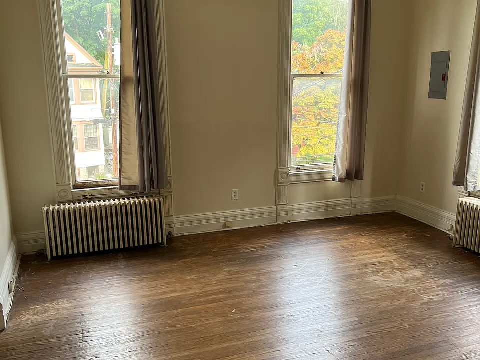 105 Ross Pl
