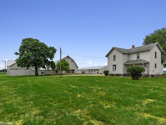 Several outbuildings with so many options!