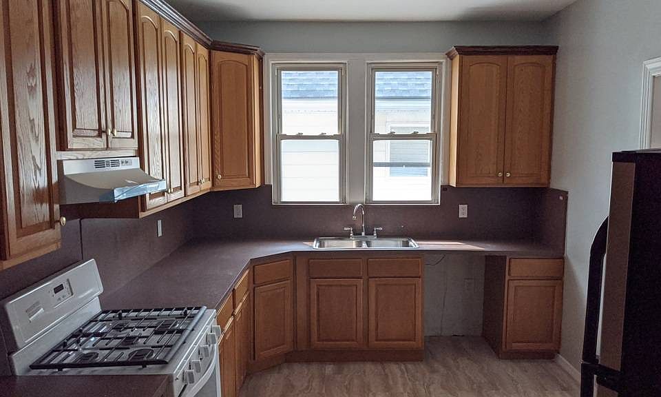 1st image of 1845 E 19th St Floor 2