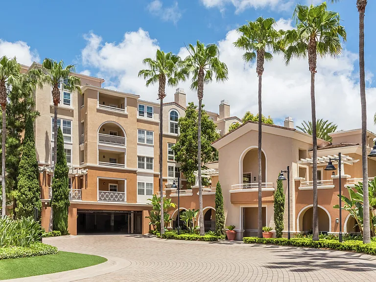 La Jolla Palms Apartment Homes — Photo 7