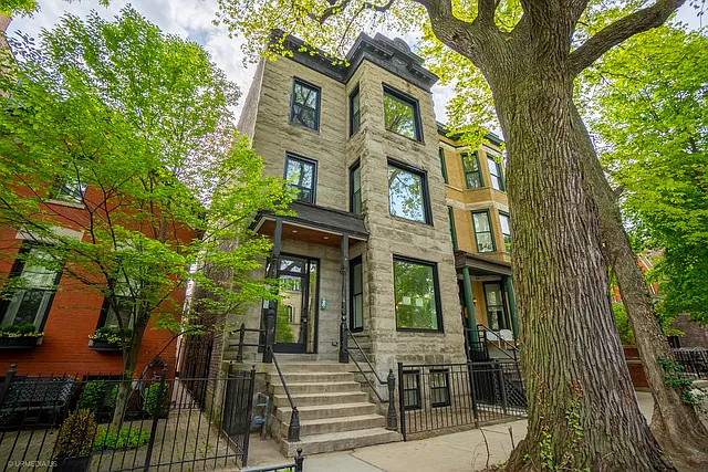 2113 N Kenmore Ave #2 — Photo 1