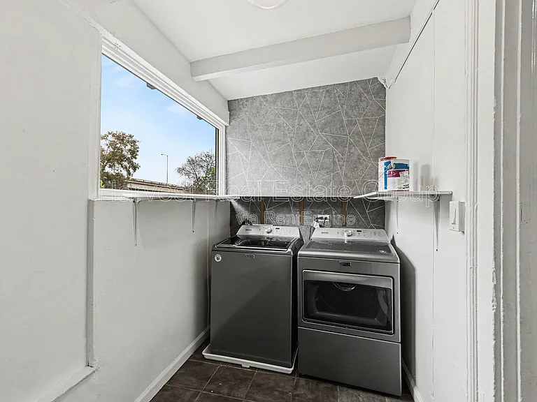 3840 Martin Luther King Jr Way #B — Photo 16