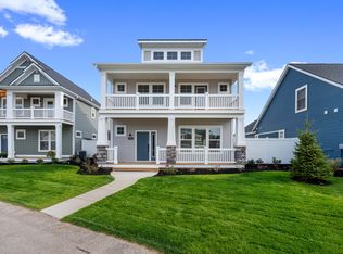 1020 S Cove Cir, Whitehall, MI 49461