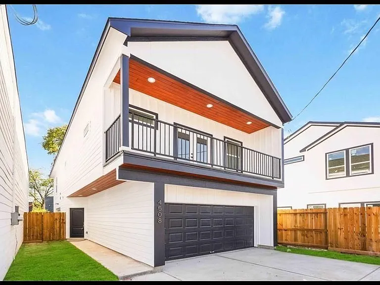 4508 Noble St — Photo 2