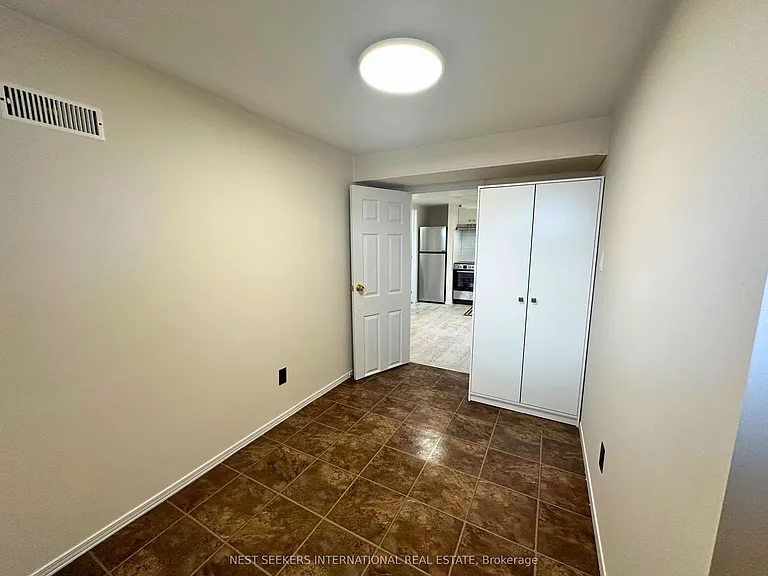 494 Oshawa Blvd N — Photo 10
