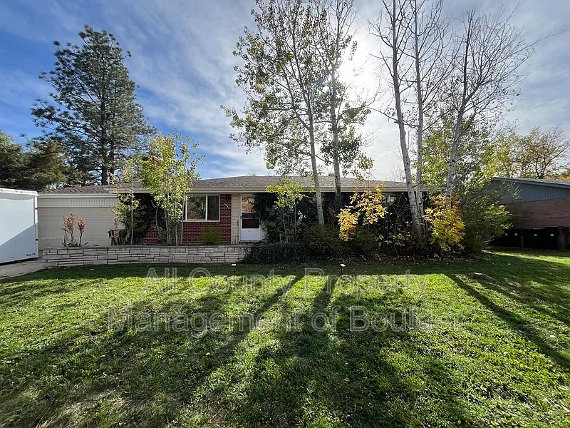 5 bed, 2.5 bath, 2248 sqft, $3,995 — Photo 1