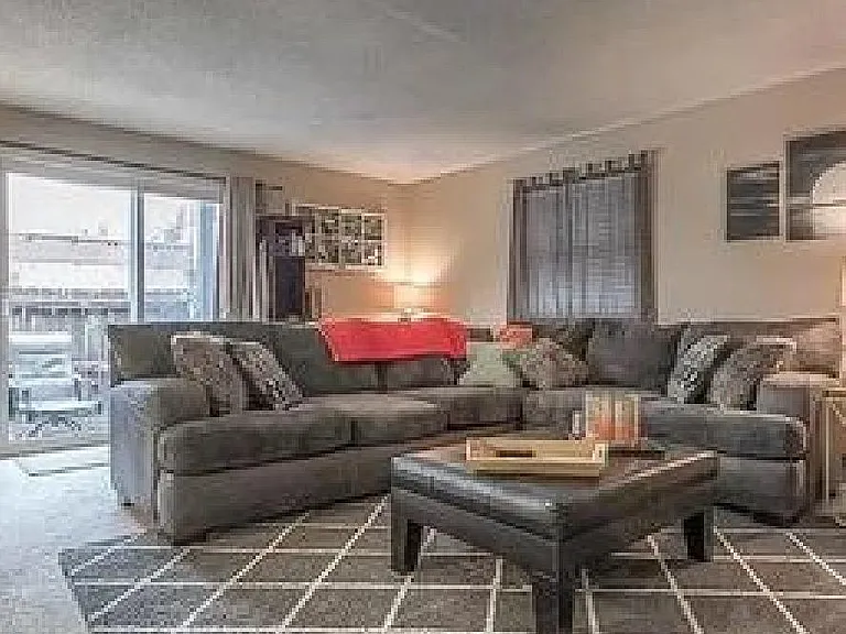 6202 Robinson St #1 — Photo 3