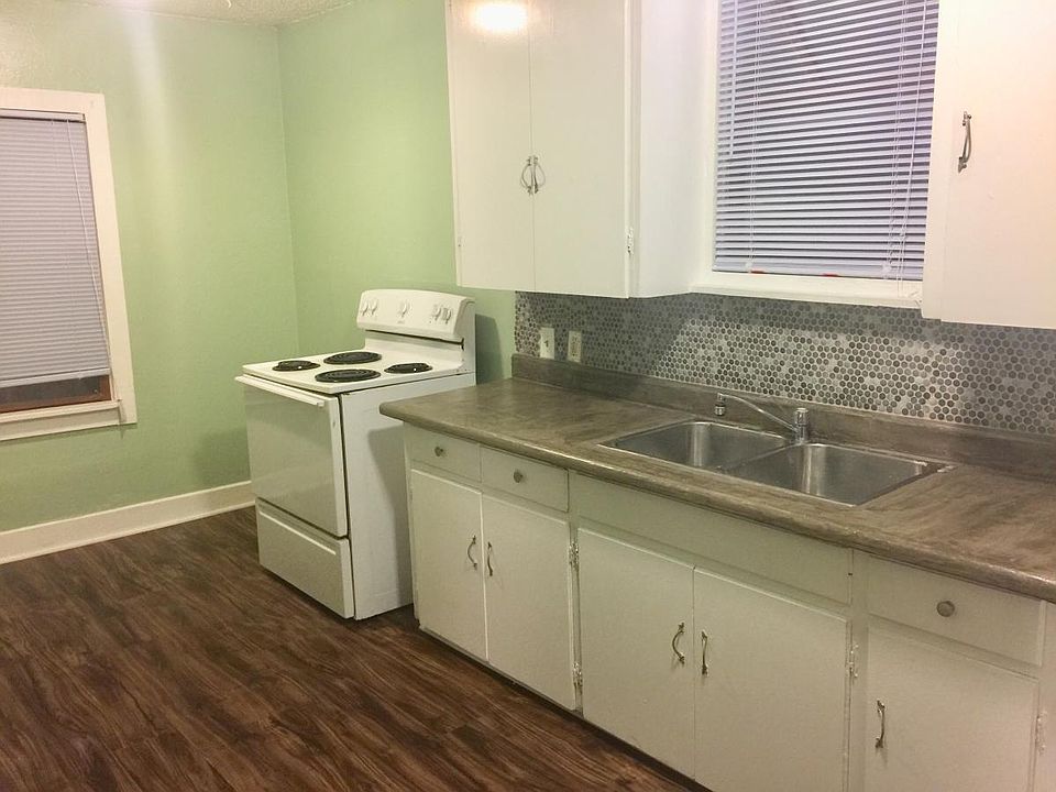 Eat in kitchen