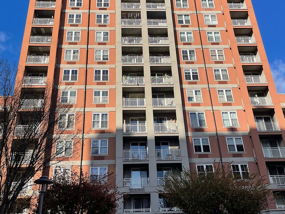 1st image of 40 Oceana Dr W #Penthouse 1b