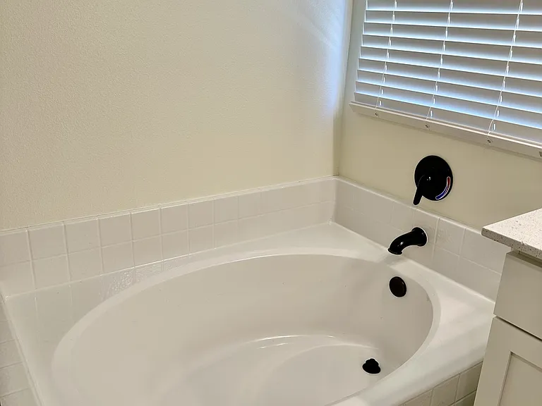677 Country Pl — Photo 46