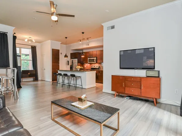300 Saint Joseph Pkwy APT 123, Houston, TX 77002
