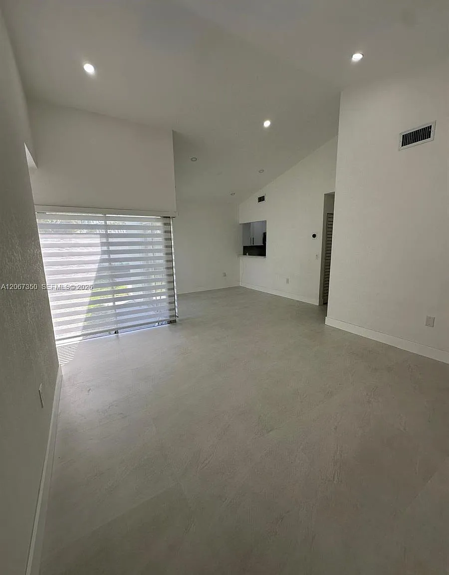 Oak Park Sec 5 — Photo 3