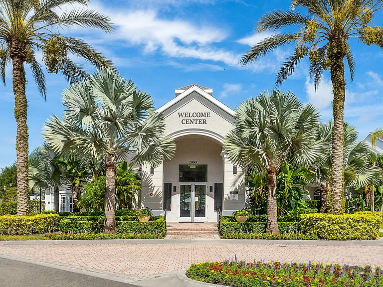 Grandeville at RiverPlace — Photo 41