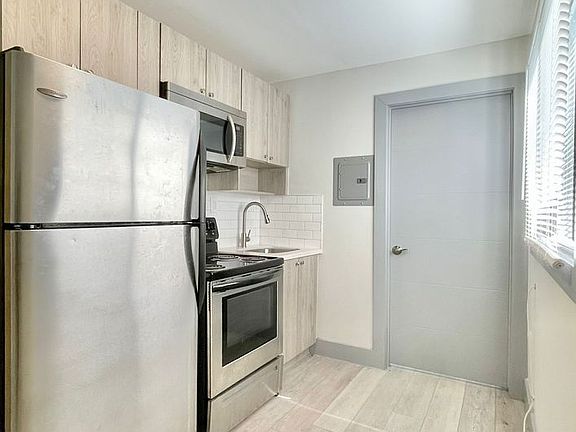 2nd image of 405 NW 37th St APT 8A
