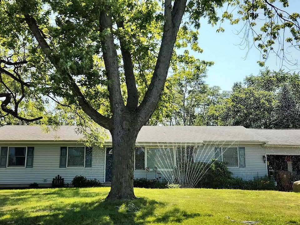 1st image of 797 Fox River Rd