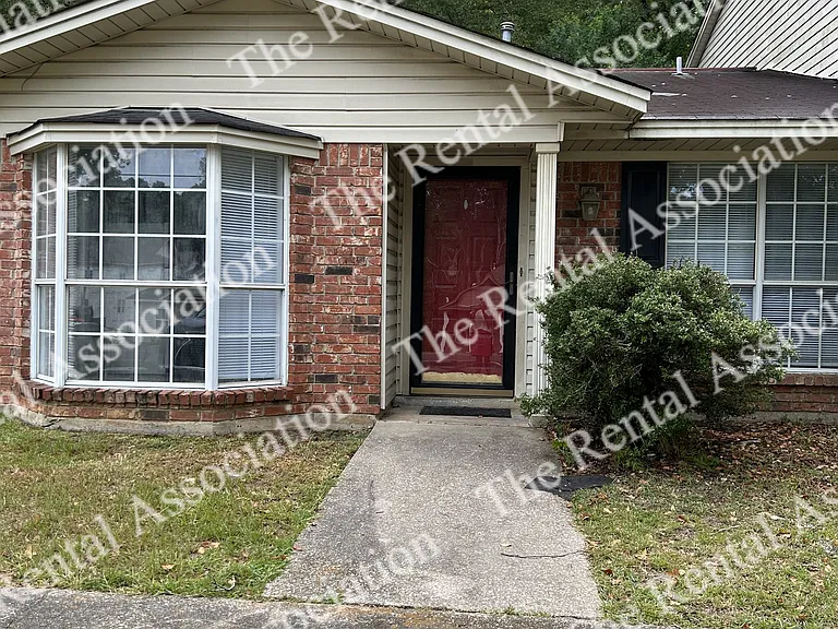 207 S Maple St — Photo 1