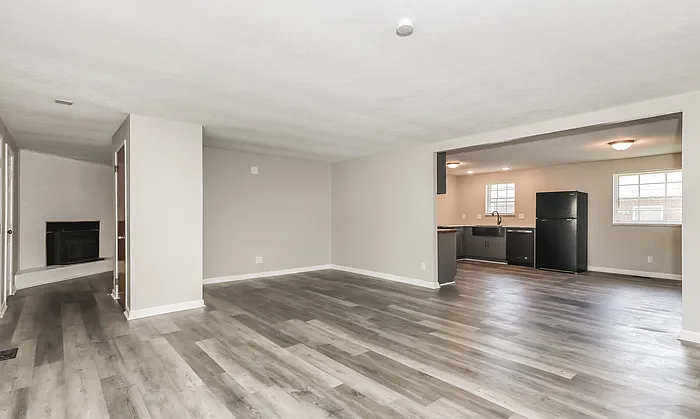 4361 Hillcrest Dr — Photo 6