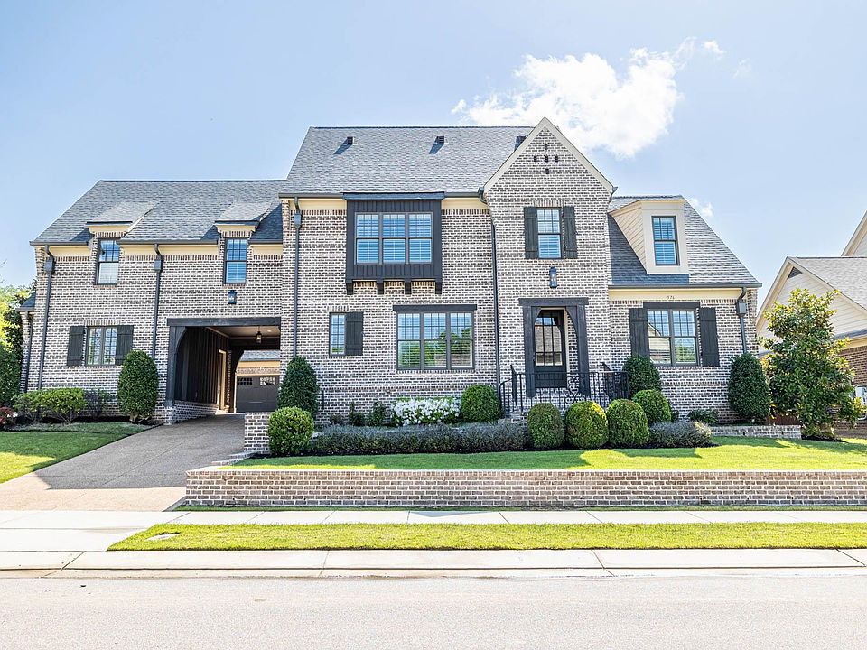 1st image of 576 Winding Wood Cir W