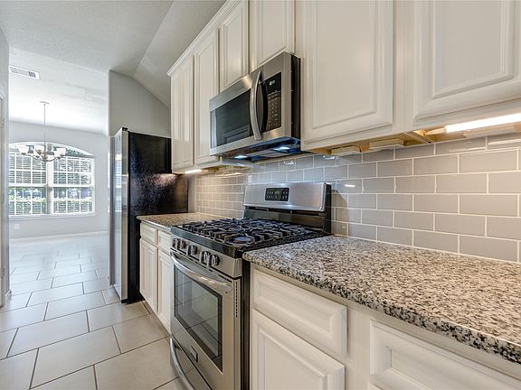 5th image of 18107 Svensson Slade Ln