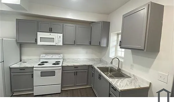 2005 E Lafayette Ave — Photo 2