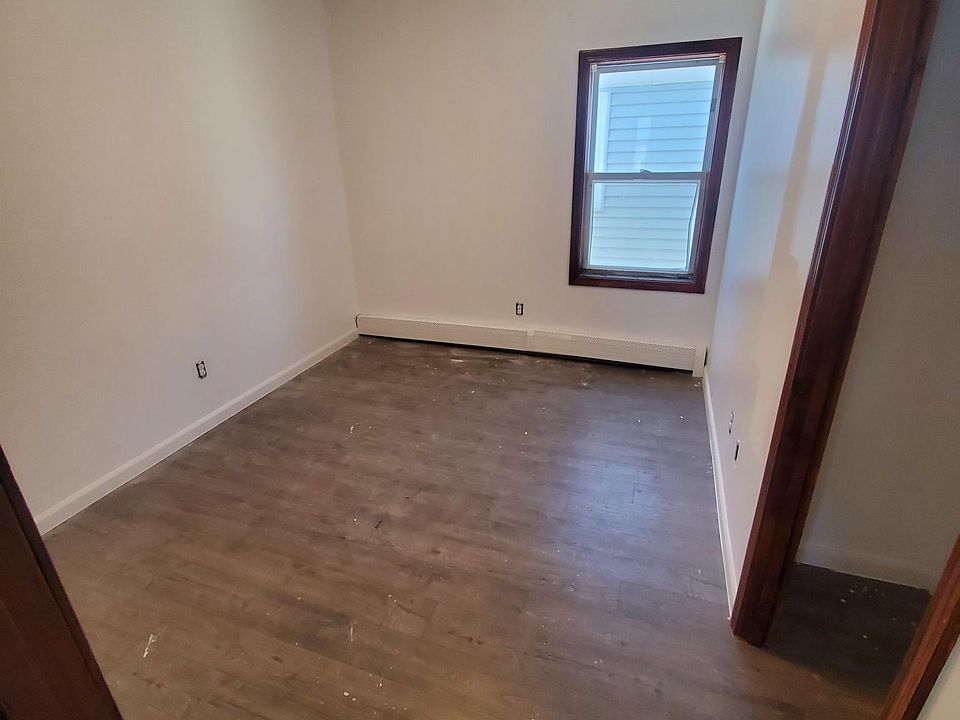 2nd image of 370 Hope St