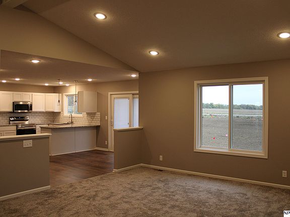 3rd image of 820 W Avondale St