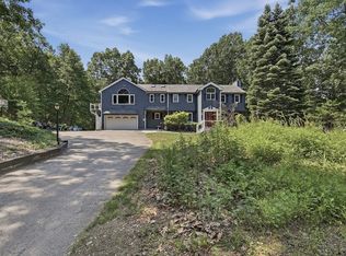 73 West St, Pepperell, MA 01463