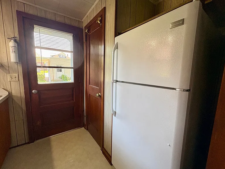 40 W Caracas Ave — Photo 3