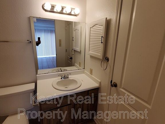 5th image of 803-2 Fox Run Dr