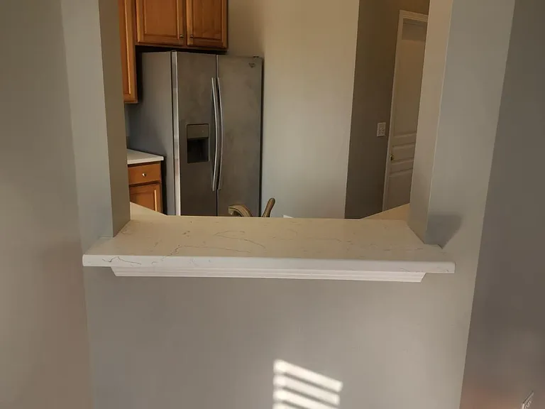 Eat-in breakfast cutout with Quartz countertop