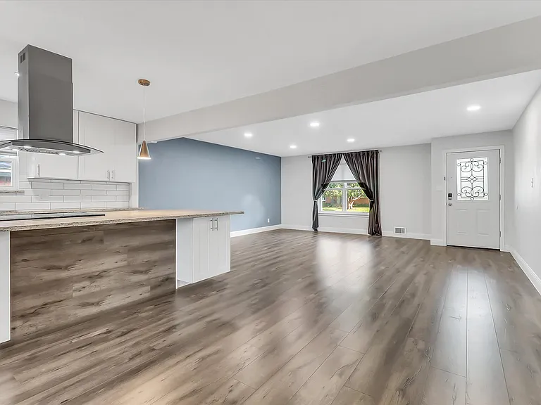 623 Greenleaf Dr — Photo 4
