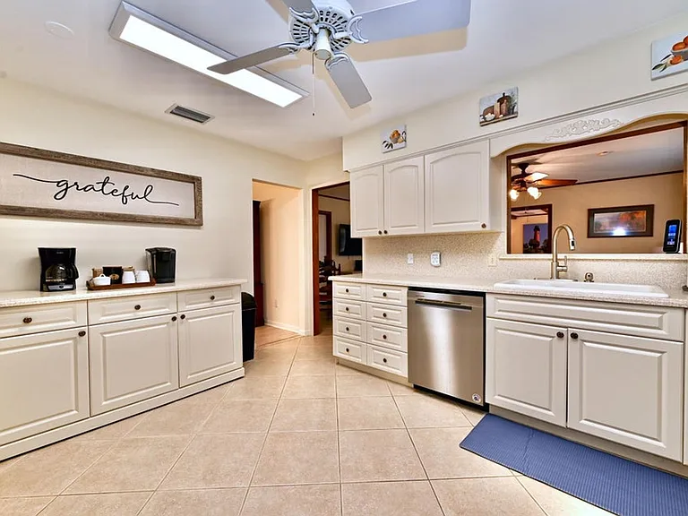 129 Alhambra Pl — Photo 3