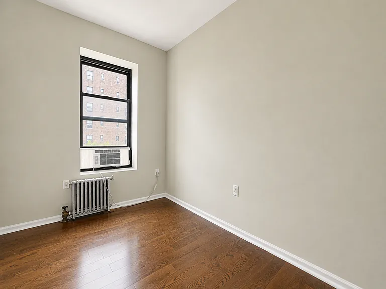 2254 5th Ave #16 — Photo 9