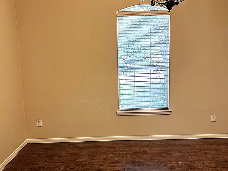 7031 Windy Run Ct — Photo 4