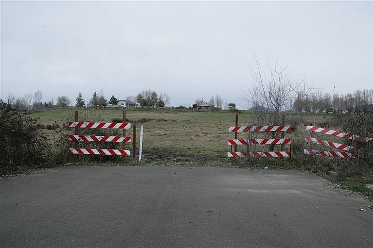 1st image of 488 E Rolling Hills Dr