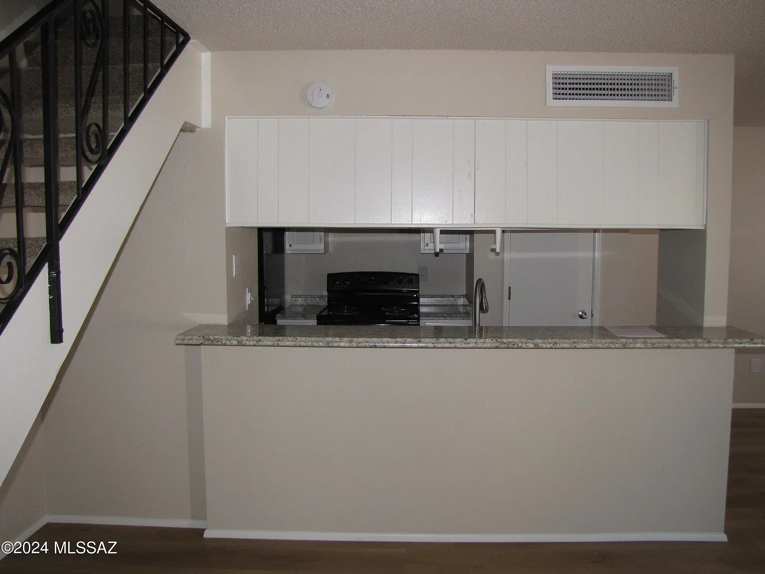 2 bed, 1.0 bath, 934 sqft, $1,150 — Photo 3